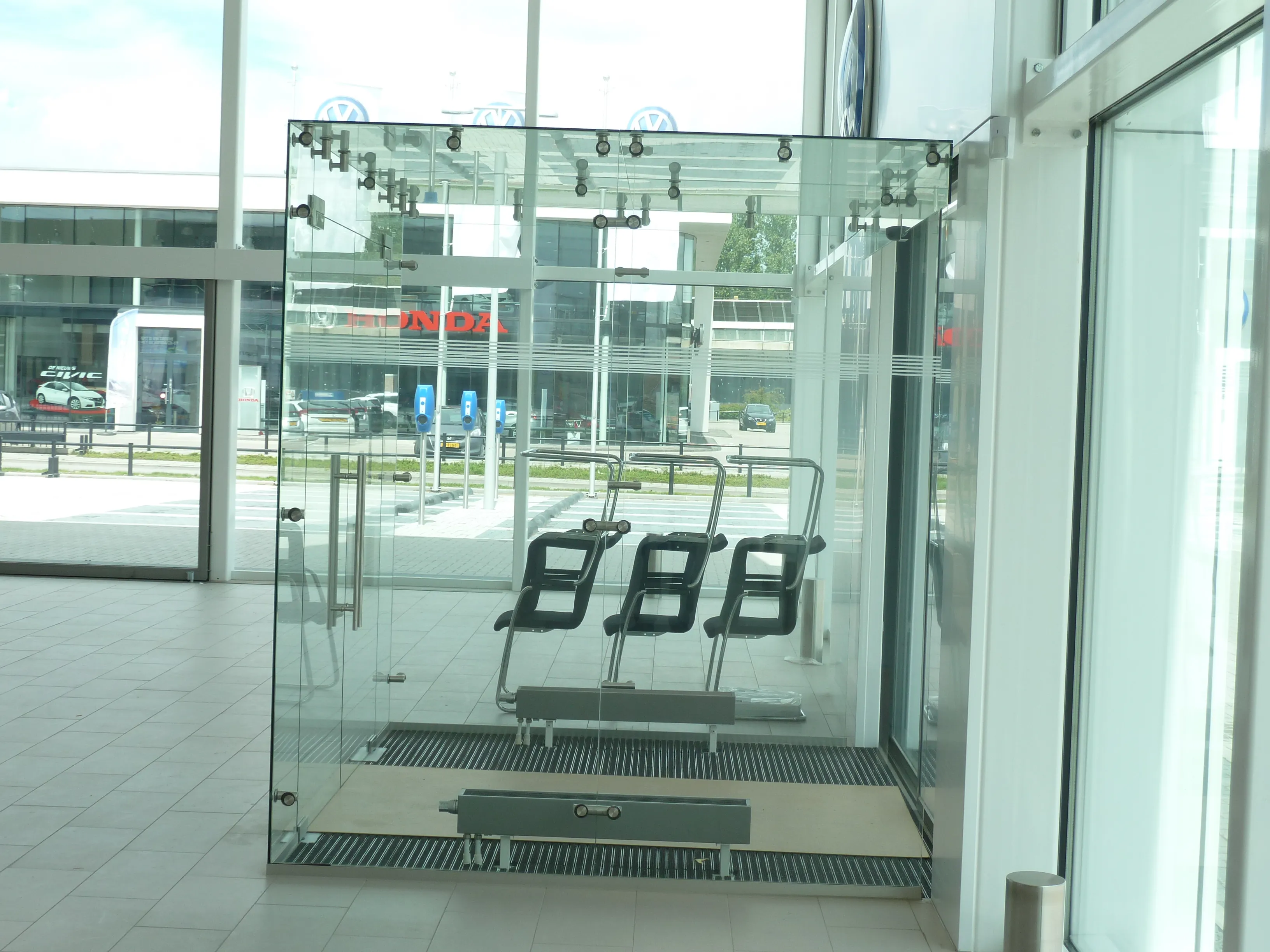 Tochtportaal van glas