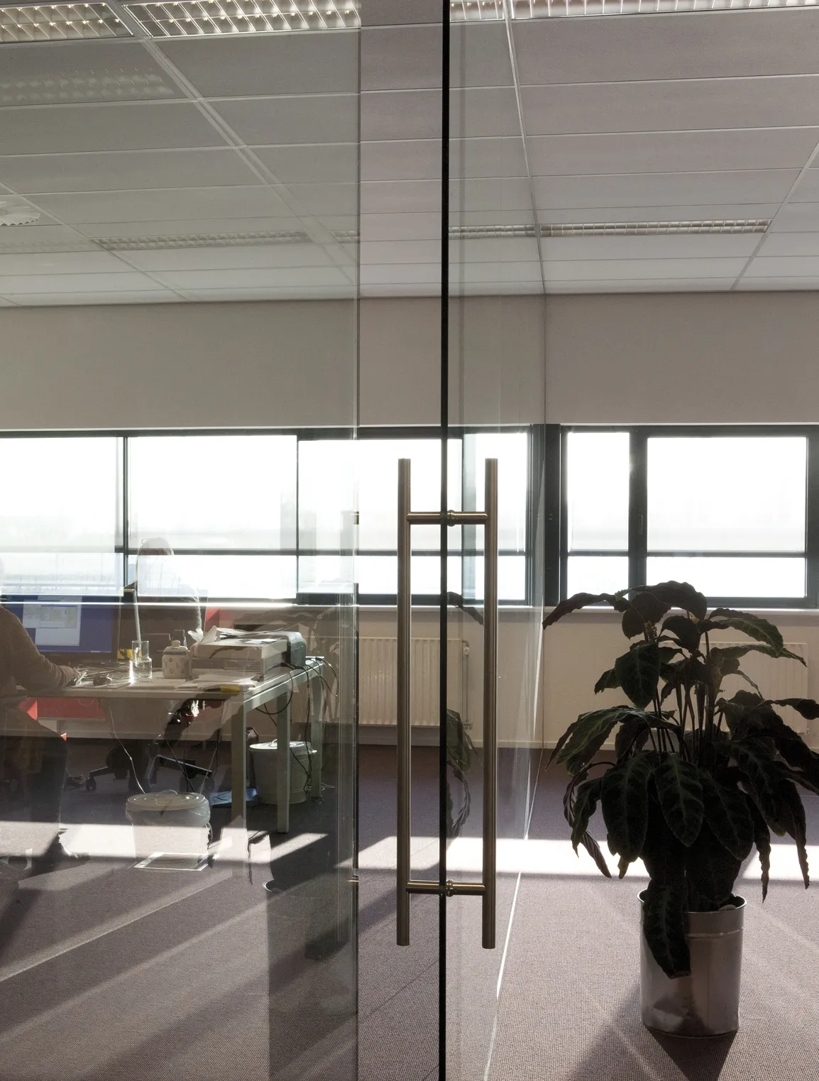 Glazenschuifdeur van glas 