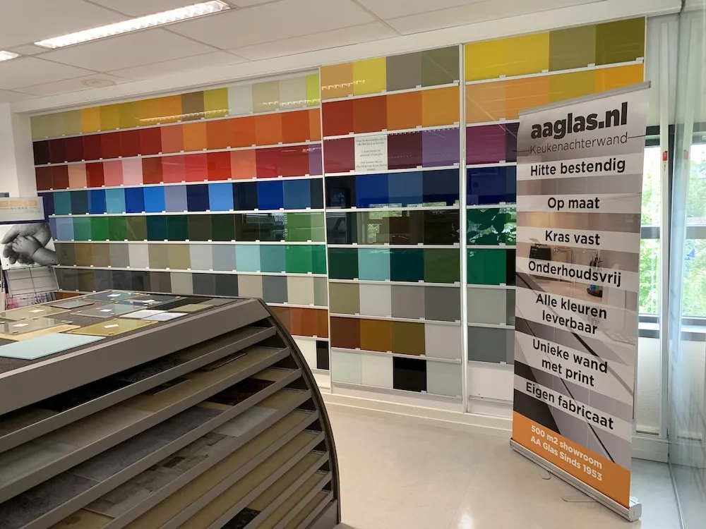 Keukenachterwanden in AAglas showroom 