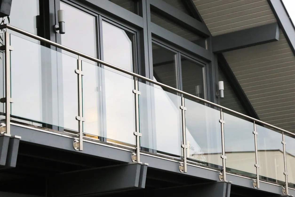 Balustrades, serres en beloopbaar glas