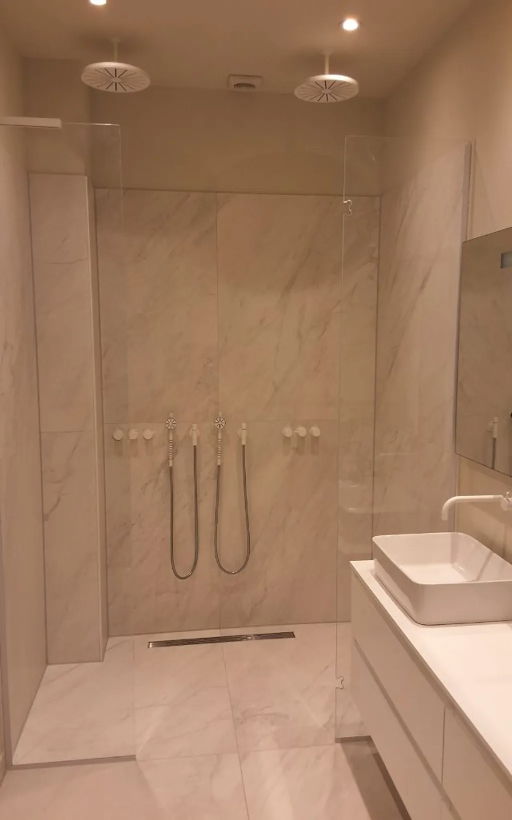 Glazen douchewand op maat