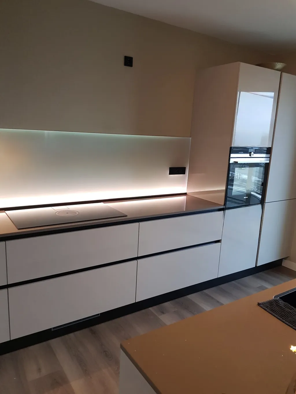 Glazen keukenachterwand met led verlichting