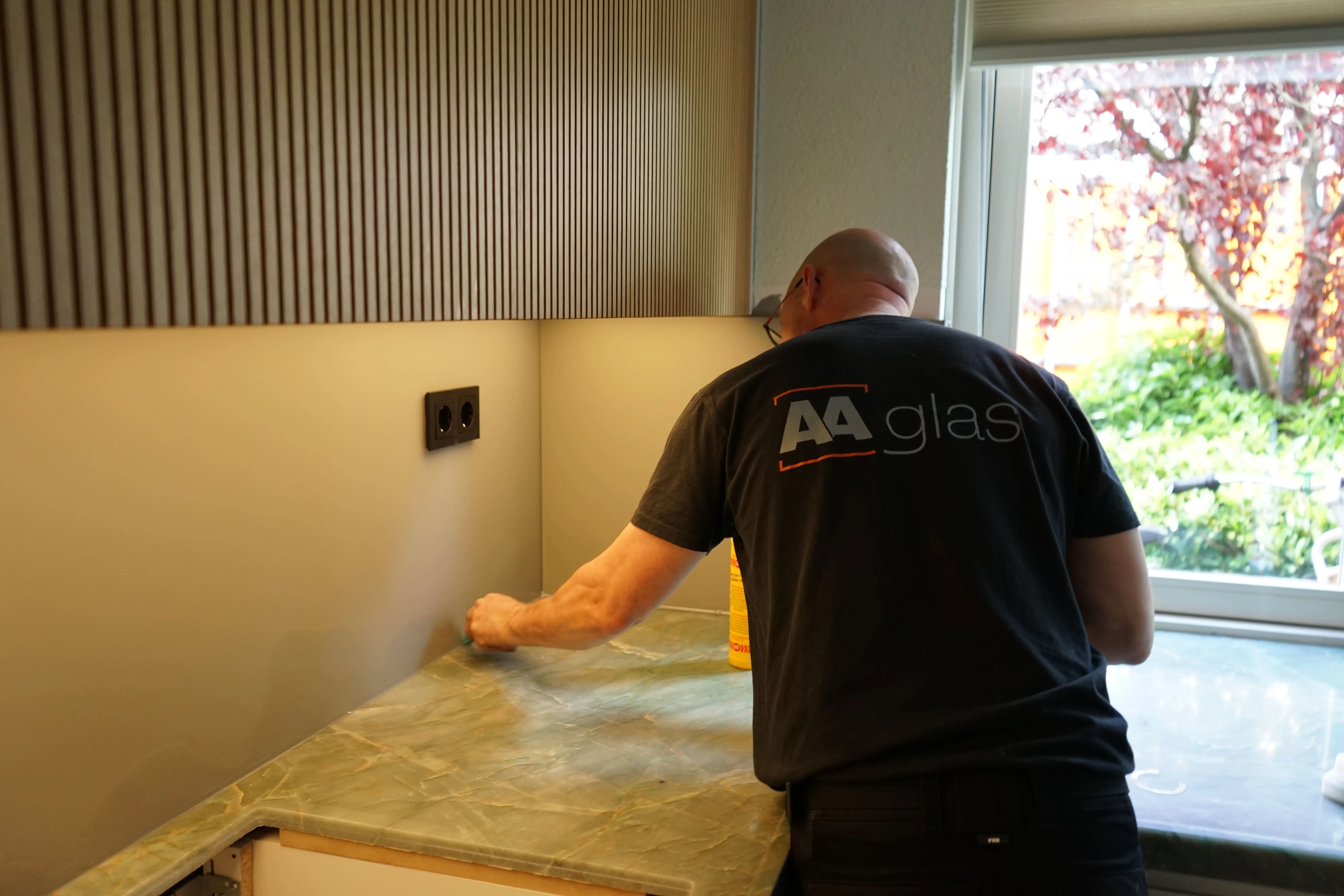 Glazen keuken achterwand installeren 
