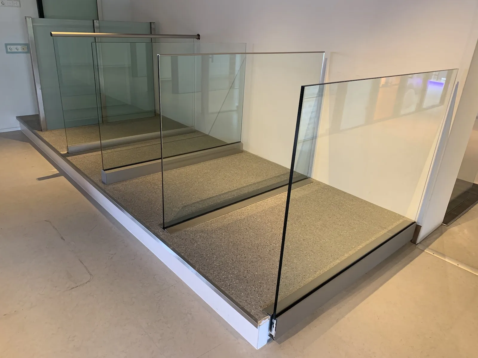 AA Glas showroom balustrades