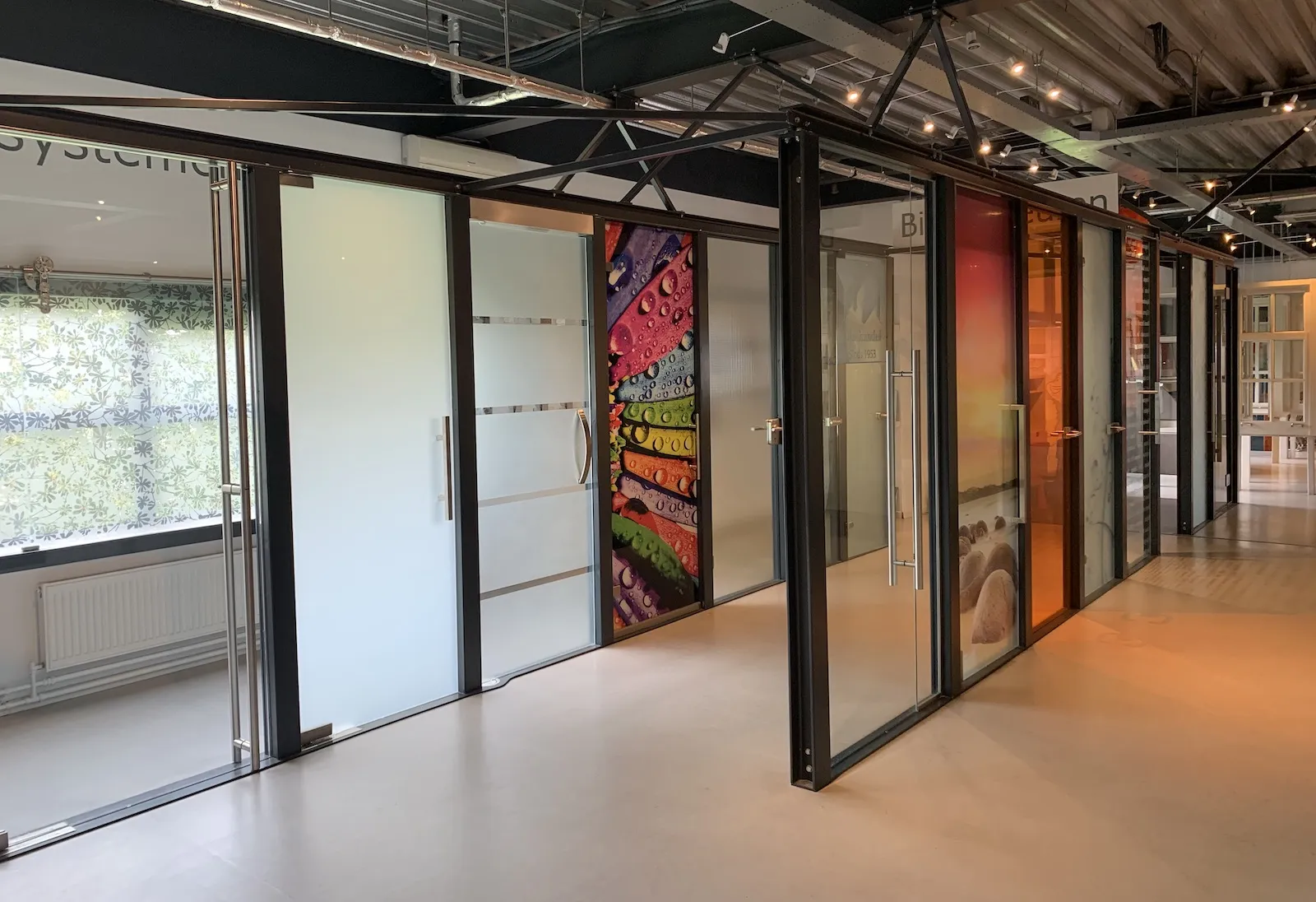 AA Glas showroom glazen deuren