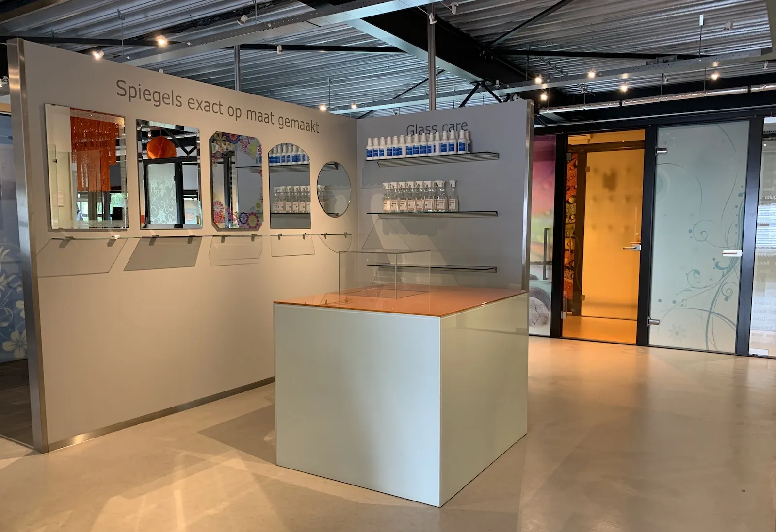 AA Glas showroom spiegels op maat